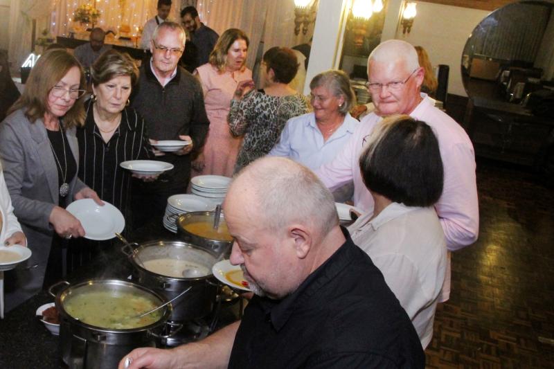 Noite de Queijos e Vinhos - 2024